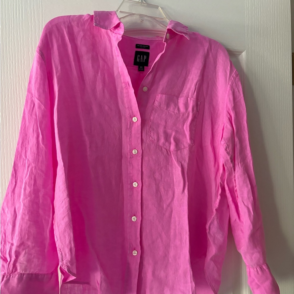 GAP Pink Linen Shirt. Great shirt and short set. - Picture 3 of 6